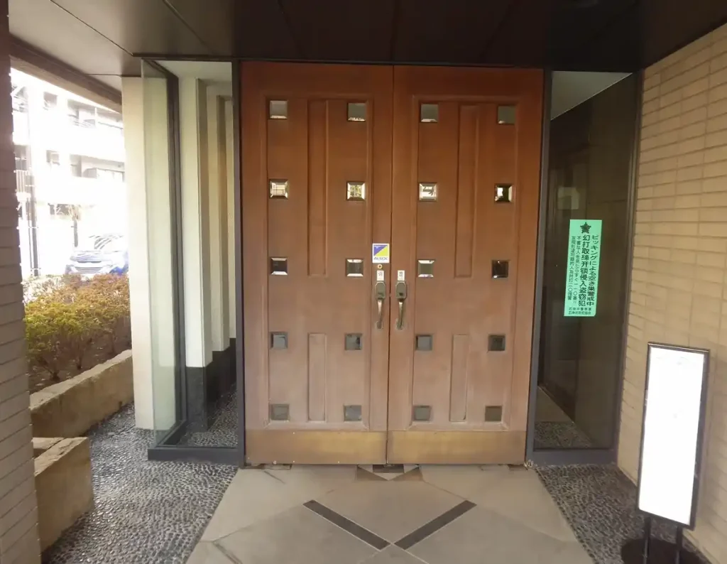 木製玄関ドアの塗膜劣化・退色前の状態 東京都内|東京ホームペイント