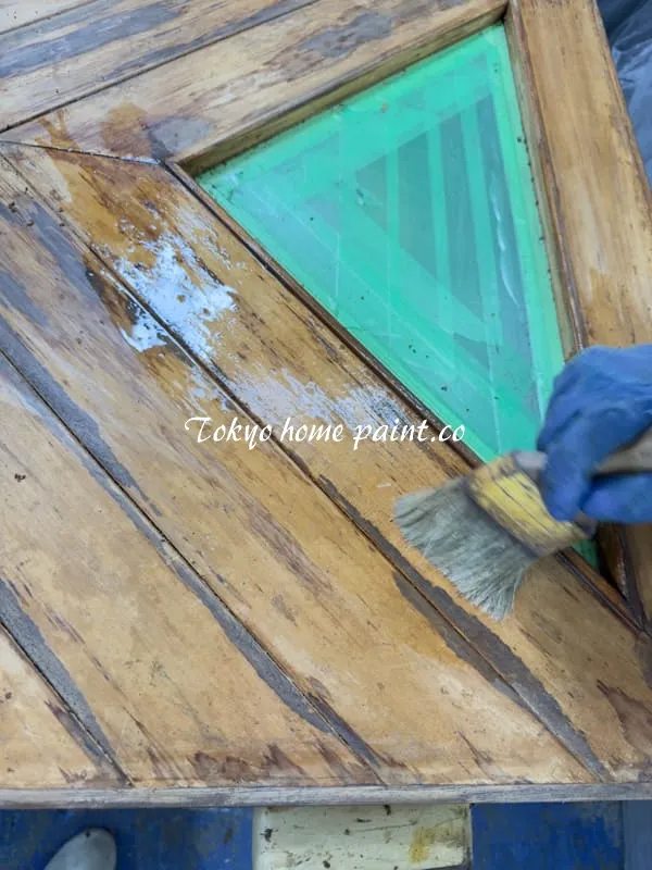 木製玄関ドア・油とり除き処理中