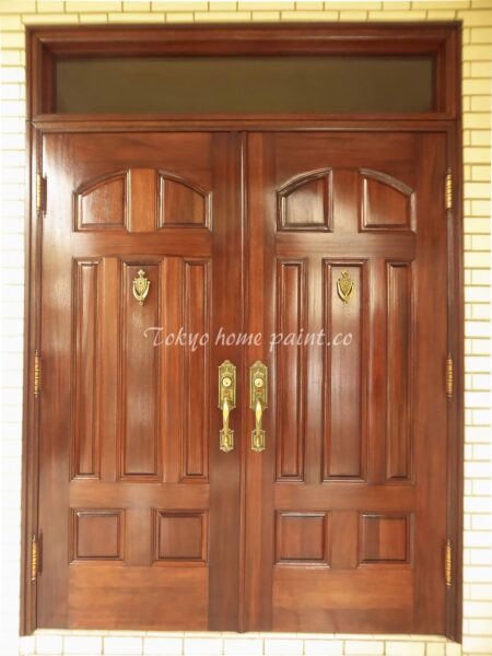 ヤマハ製の木製両開き玄関ドア塗装（杉並区）｜経年劣化した日本製ドアの再塗装事例
