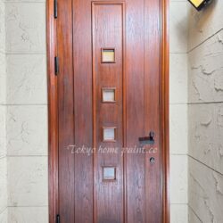 調布市、木製玄関ドアをオイル塗装で仕上げました、施工完了
