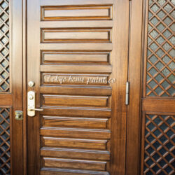 木製玄関ドアの塗装/世田谷区仕上げ