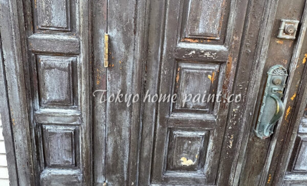 貴重な木製ドア塗装・世田谷