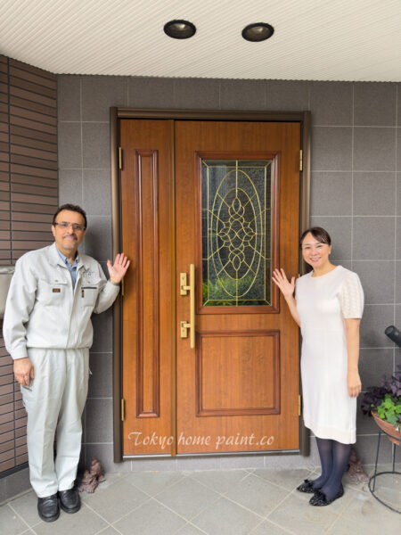 玄関ドア再塗装後 他社が断念した装飾ドアを美しく再生