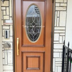 再塗装不可能とされていたYAMAHA系意匠の特殊玄関ドアを再生塗装した施工後