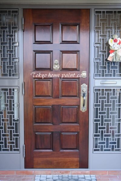 埼玉県浦和市ヤマハ玄関ドア塗装1か月以上に渡りオイルを取り除き(ウレタンクリアー仕上げに成功)