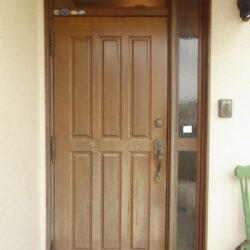 横浜市別バージョンのヤマハ製玄関ドア塗装工事前