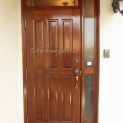 横浜市別バージョンのヤマハ製玄関ドア、完璧な下地作り後、ウレタン仕上げ６工程