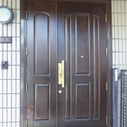木製玄関ドア塗装ヤマハ製多摩市｜塗装工事前